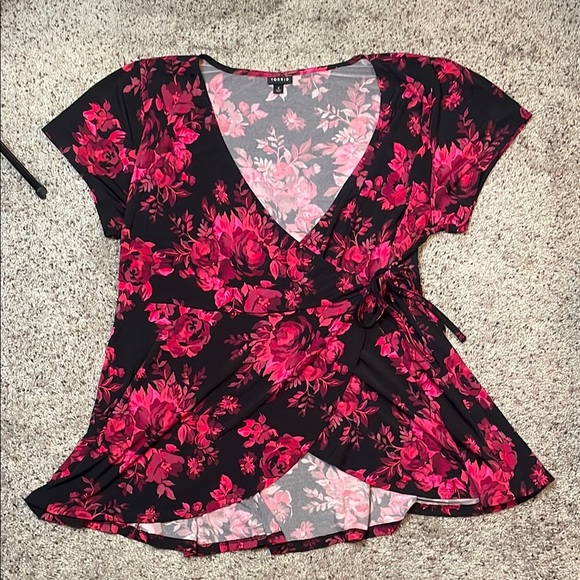 Torrid Surplus Top Blouse Black‎ & Red Floral Wrap Tir Front Plus Size 3 - Picture 1 of 6
